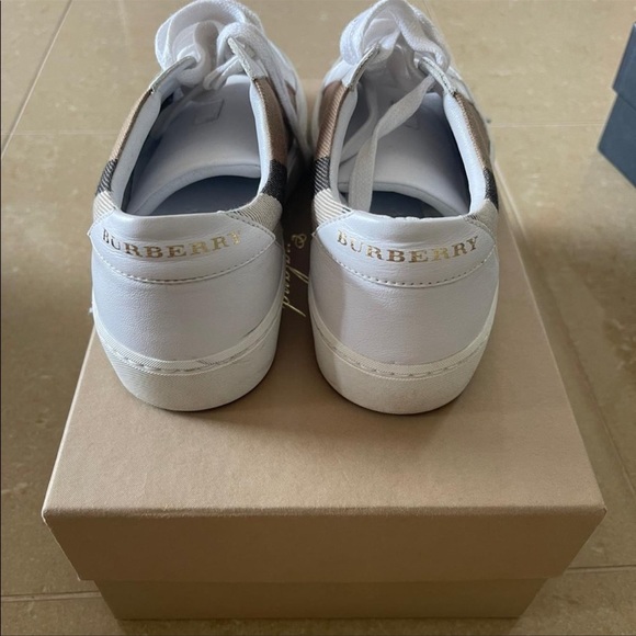 Burberry Sneakers - Picture 5 of 6